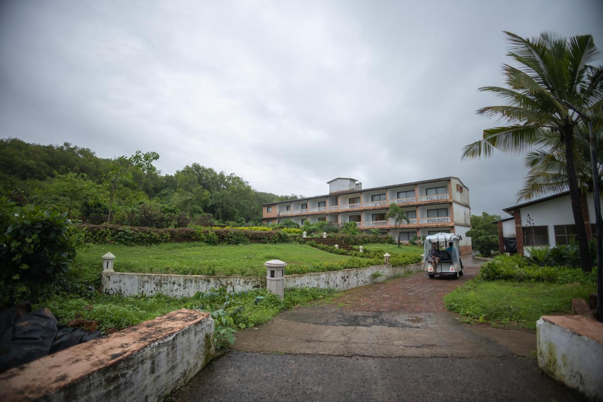 Blue Ocean The Fern Resort & Spa Ganpatipule Exterior foto